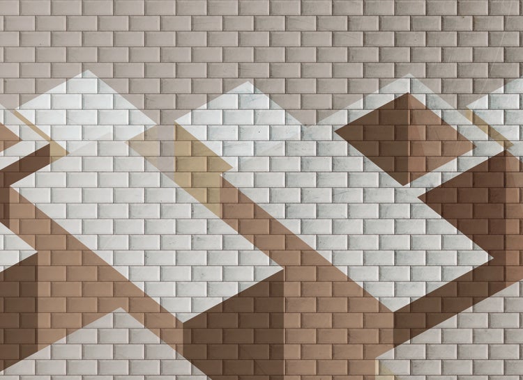 Fototapete mit Ziegelsteinmuster und großflächigen geometrischen Formen wie Rauten und Dreiecken im modernen Industriedesign.