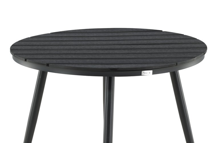 Runder Gartentisch aus Metall mit Dekoration auf einer Terrasse.