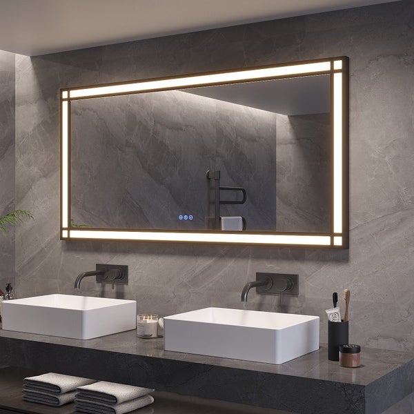 Rechteckiger Badezimmerspiegel mit integrierter LED Beleuchtung und Touch Steuerung über zwei Waschbecken mit Wandarmaturen im modernen Bad.