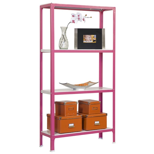 Rosa Metallregal mit vier weißen Fachböden, dekoriert mit Vase, Bilderrahmen, Schale und orangefarbenen Aufbewahrungsboxen.