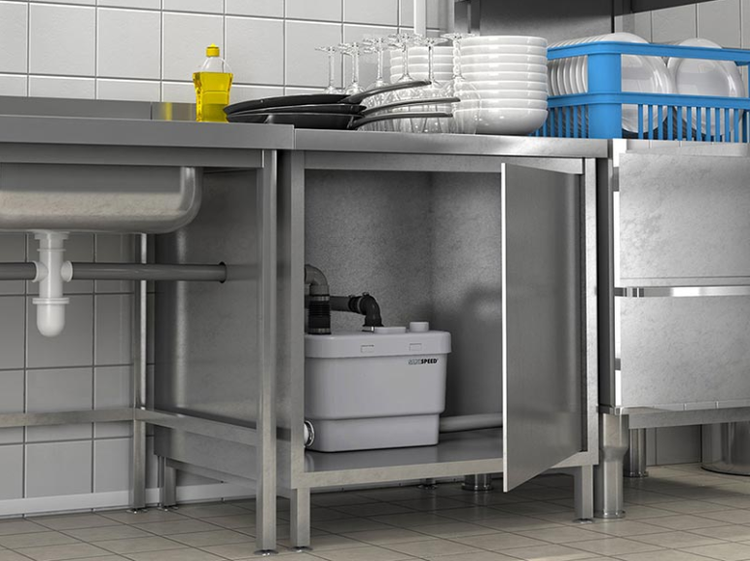 KS TOOLS Hydraulischer Flaschenwagenheber für 15 Tonnen in der Produktverpackung inklusive mehrteiligem Pumpgestänge.