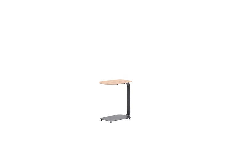 Beistelltisch in C-Form mit ovaler Holzplatte und schwarzem Metallgestell.