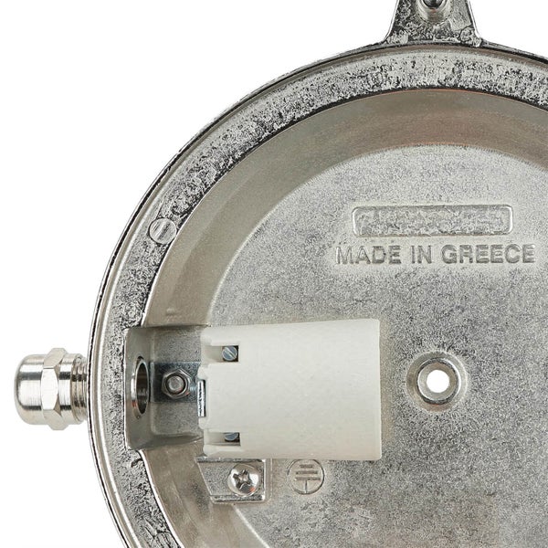 Detailansicht einer Lampe mit der Aufschrift "Hergestellt in Griechenland"