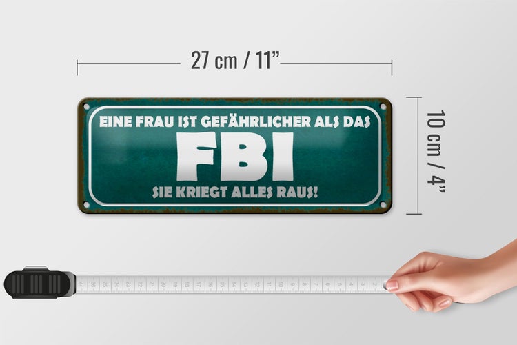 Blechschild Spruch 27x10cm Frau ist gefährlicher als FBI Dekoration