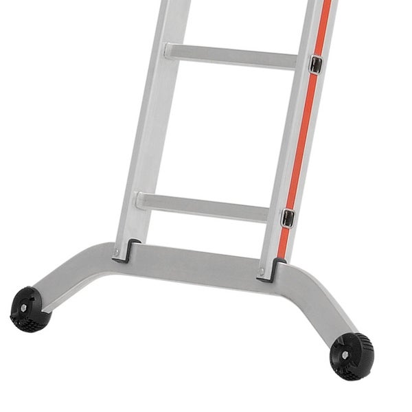 Detailansicht einer Aluminiumleiter mit breiten Füßen für zusätzliche Stabilität