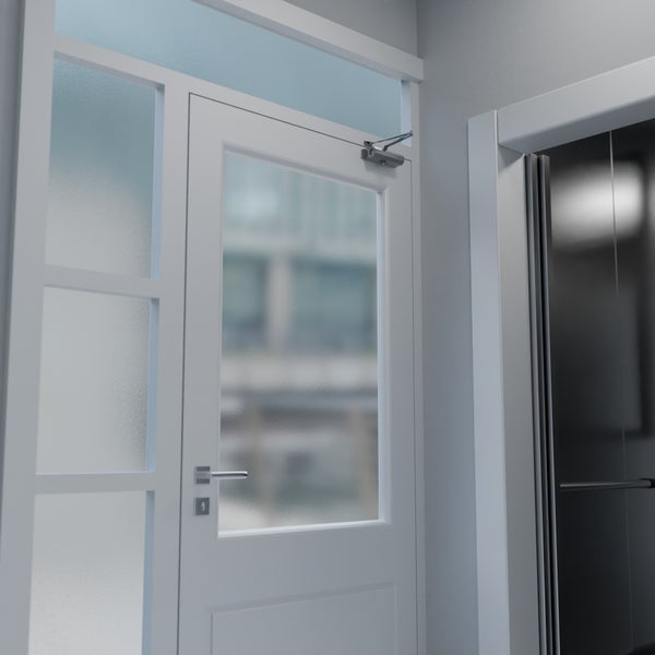 Zimmertür mit Glaseinsatz und Oberlicht sowie Türschließer in einem modernen Innenraum mit angrenzendem Flurbereich.
