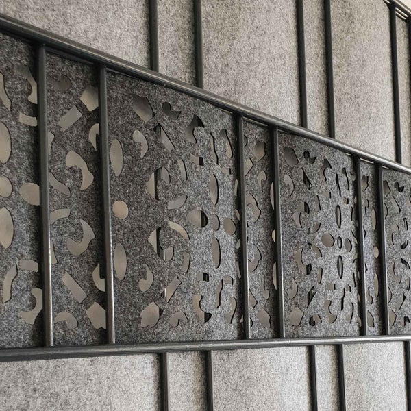 Dekorativer Raumteiler mit Muster