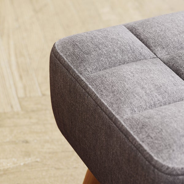 Gepolsterter Hocker mit Stoffbezug