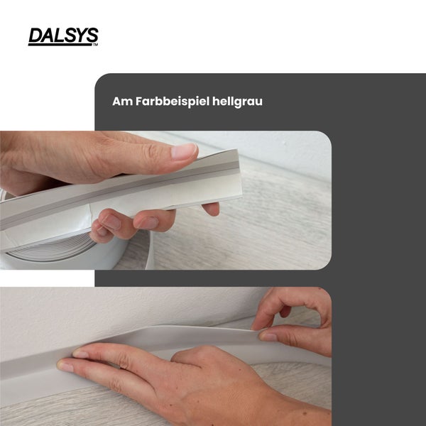 Dalsys Logo. Montage einer selbstklebenden, flexiblen Knickleiste als Wandabschluss am Boden.