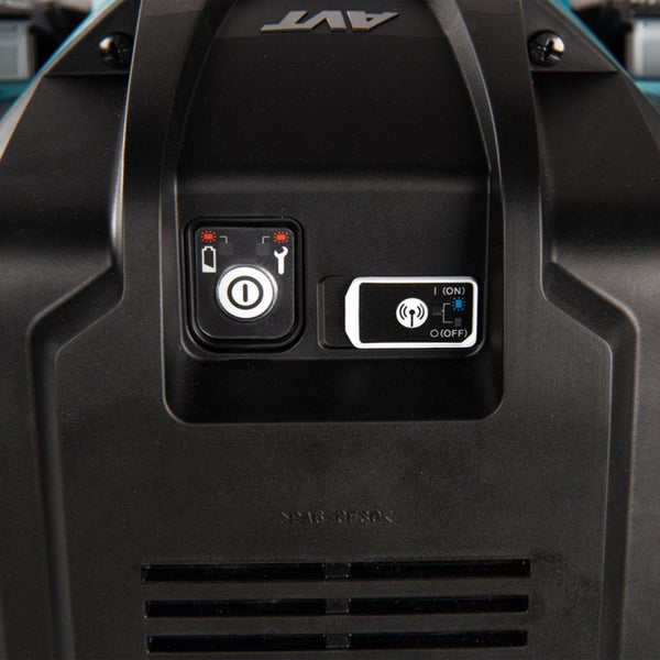 Detailansicht der Bedienelemente eines Geräts: Hauptschalter und Ein- beziehungsweise Ausschalter für die Funkfunktion.