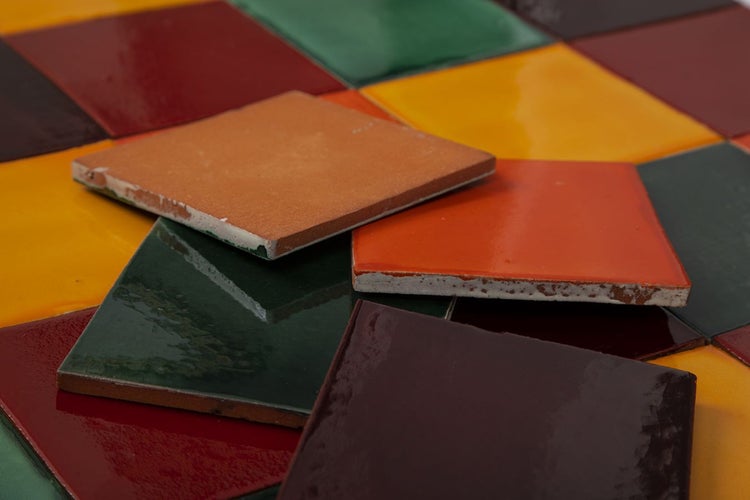 Fliesen in verschiedenen Farben