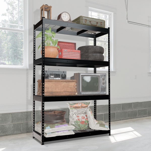 Schwarzes Metallregal mit fünf Regalböden in einer Garage, beladen mit diversen Gegenständen.