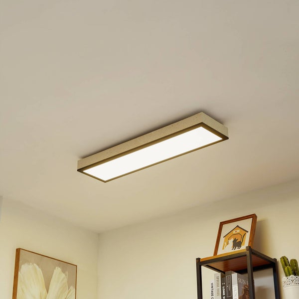 Rechteckige LED Deckenleuchte in Steinoptik mit weißem Diffusor, flache Bauweise, Deckenmontage im Wohnraum.