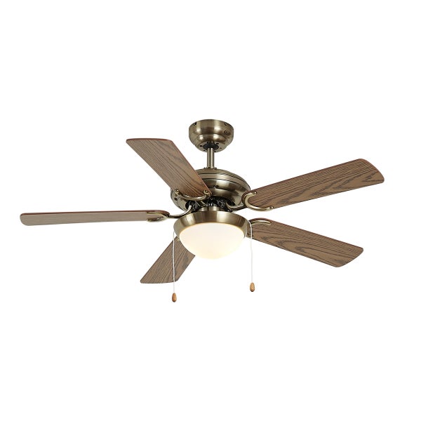 Deckenventilator mit Beleuchtung und fünf Flügeln in Holzoptik sowie Zugschaltern in antiker Metalloptik