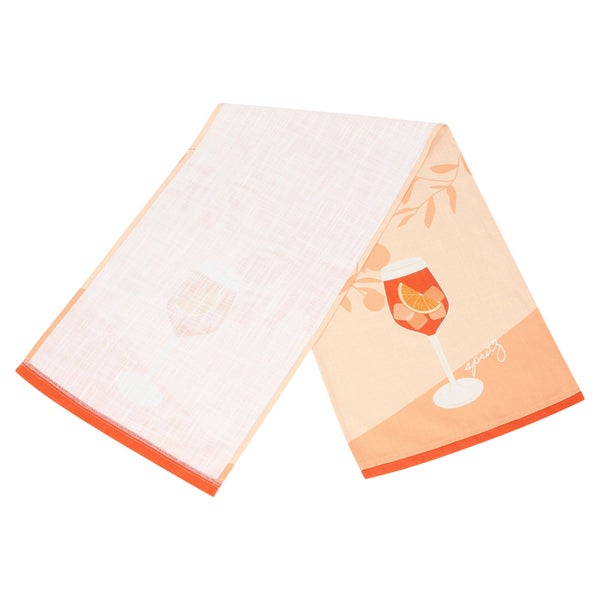 Tischläufer in Orange mit Spritz-Cocktail-Motiv, Glas, Orangenscheibe und Schriftzug.