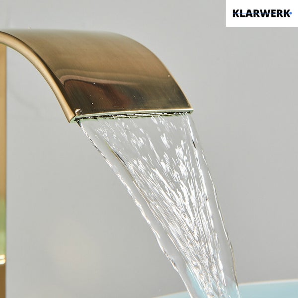Klarwerk Wasserfall Armatur mit fließendem Wasserstrahl
