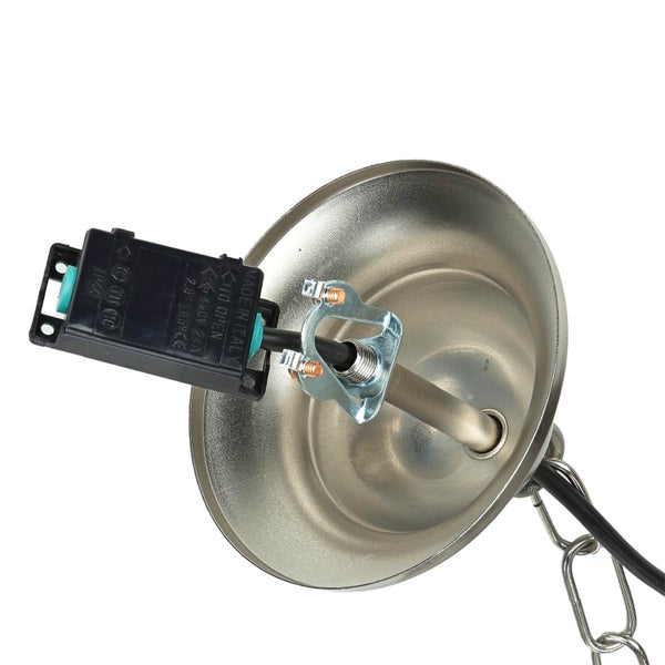 Innenansicht einer Lampenaufhängung mit Kettenaufhängung