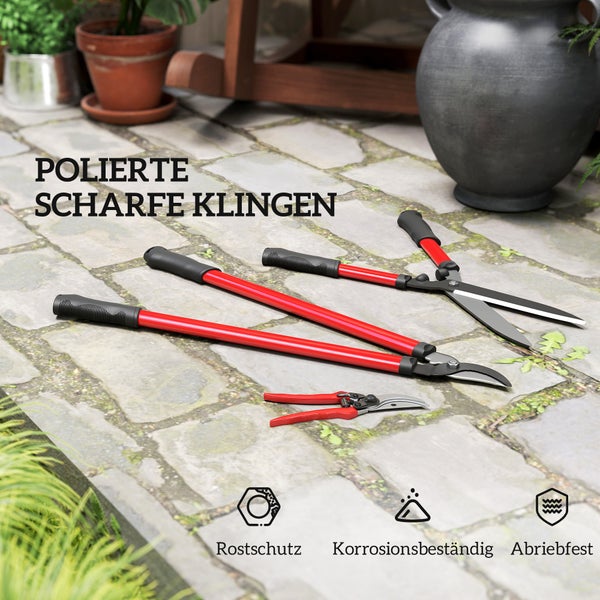 Gartenschere, Heckenschere und Rosenschere auf Steinen