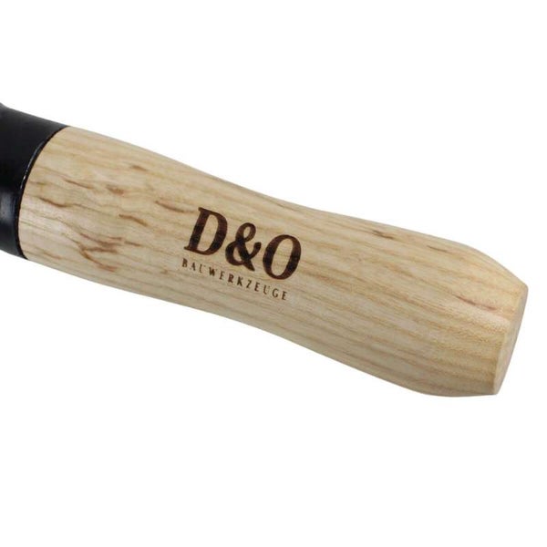 D&O Bauwerkzeuge Holzgriff Nahaufnahme
