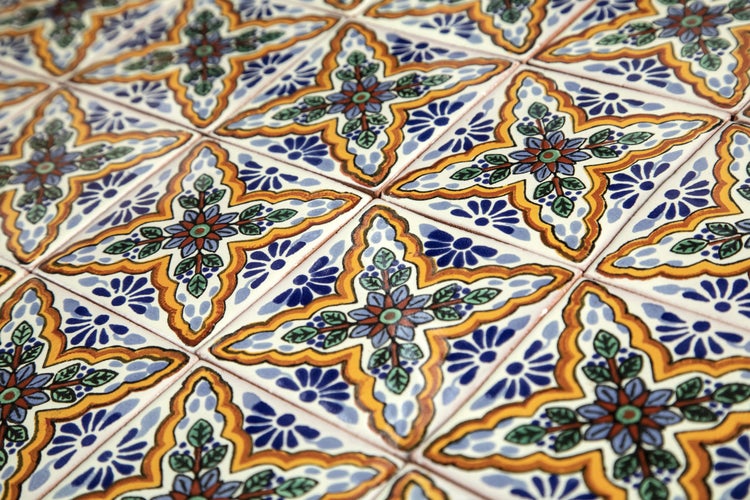 Keramikfliese im Querschnitt