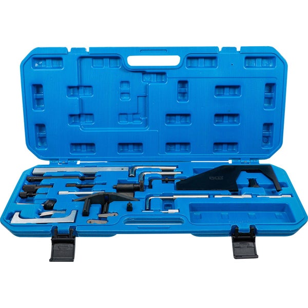 Werkzeugsatz im blauen Werkzeugkoffer geöffnet