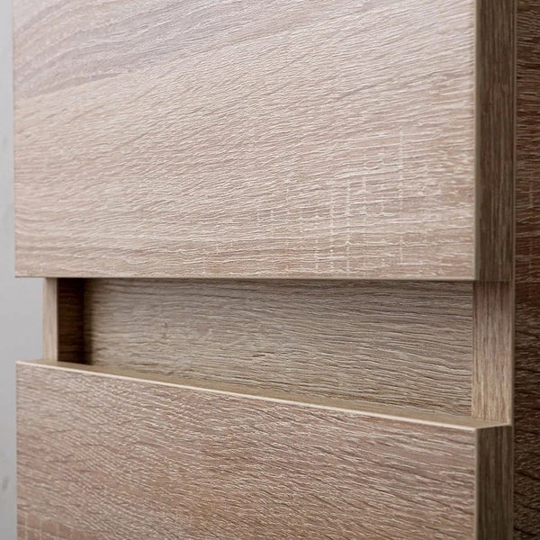 Detailaufnahme von Schubladen mit Holzstruktur