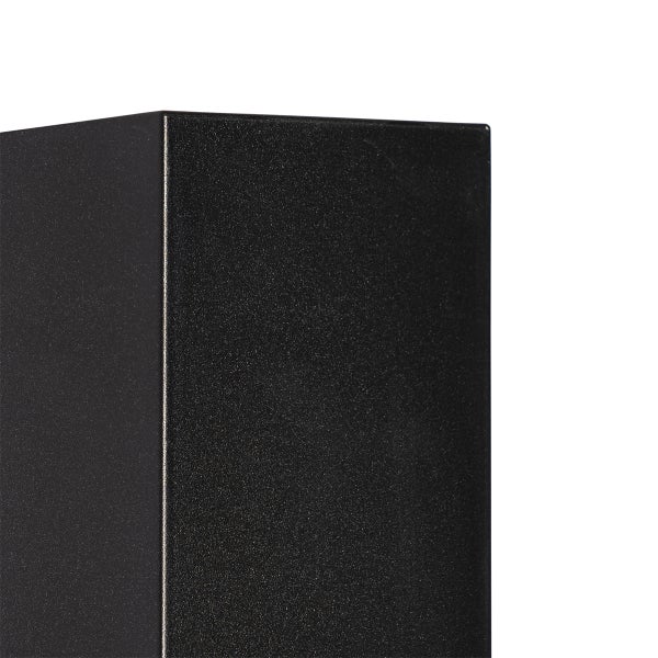 Detailansicht eines rechteckigen Metallgehäuses mit strukturierter Oberfläche in Anthrazit.