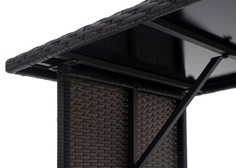 Detailansicht von einem Gartentisch aus Polyrattan mit Metallgestell