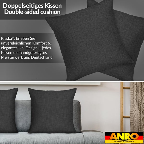 Dekorative einfarbige Kissen auf einem Sofa