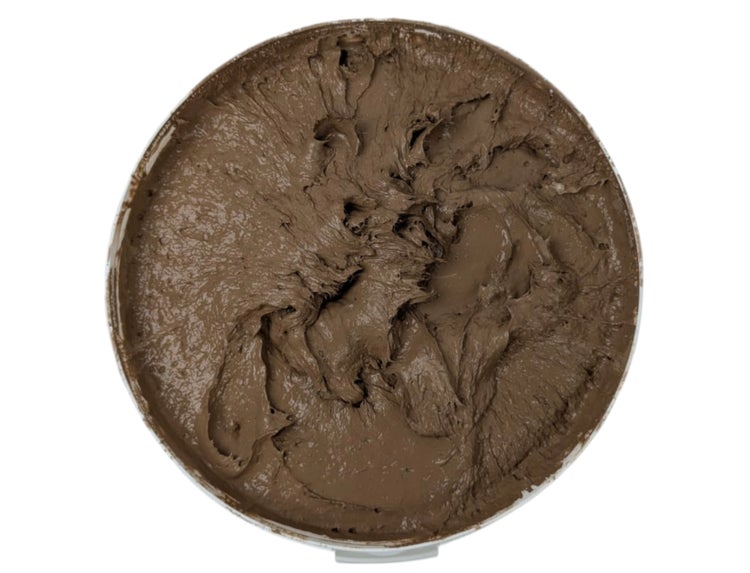 Geöffnete Dose mit Spachtelmasse