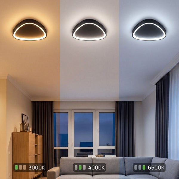Moderne dreieckige LED-Deckenleuchte im Wohnzimmer mit verstellbarer Farbtemperatur von 3000, 4000 und 6500 Kelvin.