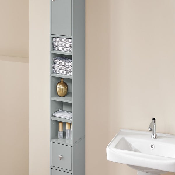 Hochschrank mit Regalen, Schubladen und Tür im Badezimmer
