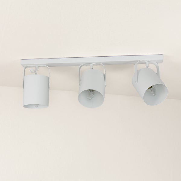 Deckenleuchte mit drei Strahlern