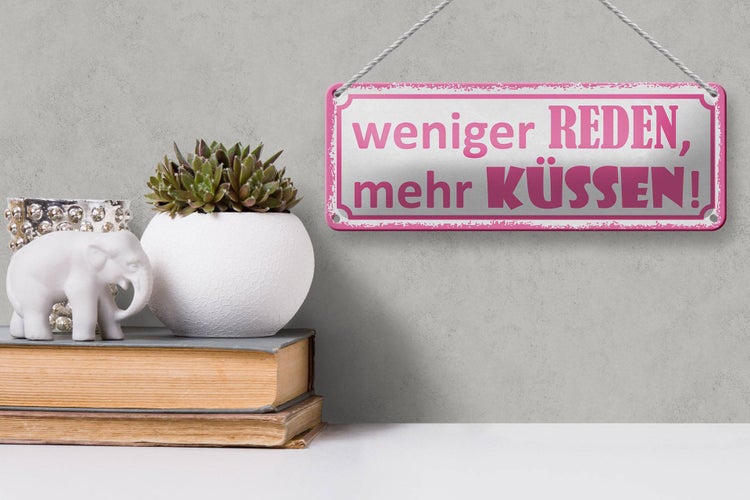 Blechschild Spruch 27x10cm weniger reden mehr küssen weißes Schild