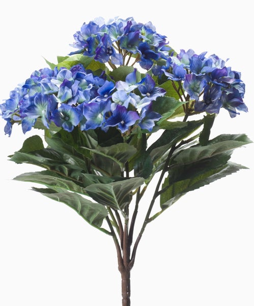 Künstliche Hortensie mit blauen Blüten und grünen Blättern.