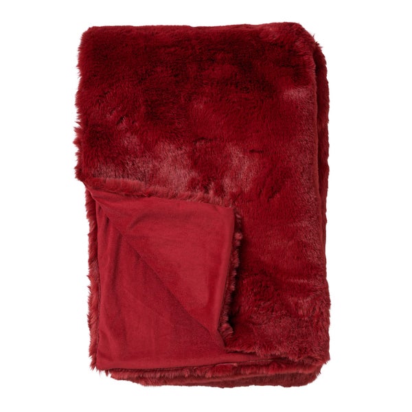 Rote Kunstfell-Kuscheldecke mit weicher Rückseite, gefaltet.