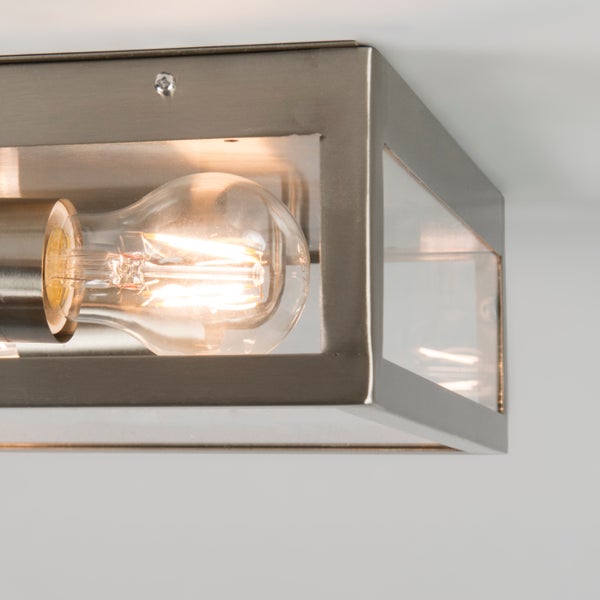 Deckenleuchte mit Metallrahmen und Glaseinsätzen, inklusive leuchtendem LED-Filament-Leuchtmittel.