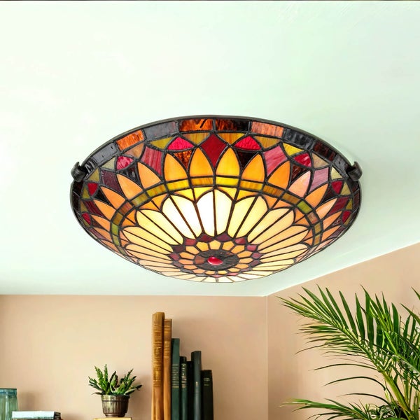 Tiffany Deckenleuchte mit Glasmosaik an Zimmerdecke