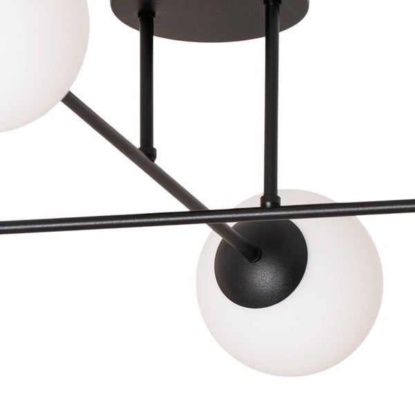 Deckenleuchte mit Kugelförmigen Lampenschirmen