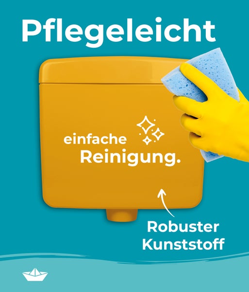 Ein pflegeleichter WC Spülkasten aus robustem Kunststoff wird mit einem Schwamm gereinigt.