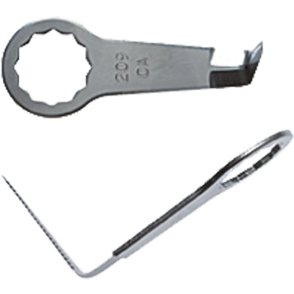 Mann schleift eine blaue Oberfläche mit einem Exzenterschleifer, Schutzbrille, Atemschutzmaske und Handschuhe.