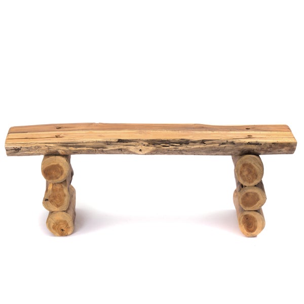 Holzbank aus Baumstämmen
