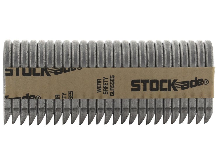 Stockade Zaunklammern im Magazinstreifen aus verzinktem Metall mit spitzen Enden.