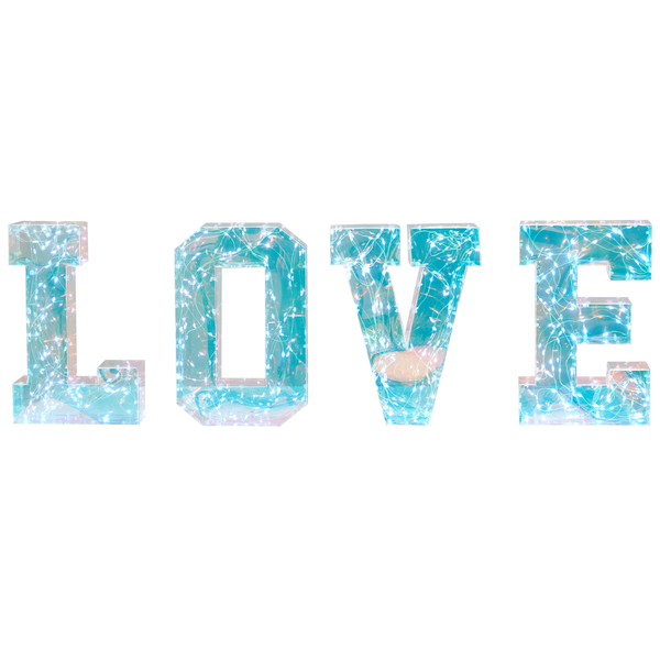 Abmessungen der Buchstaben 'Liebe': 69 cm breit, 25 cm hoch, 6 cm tief