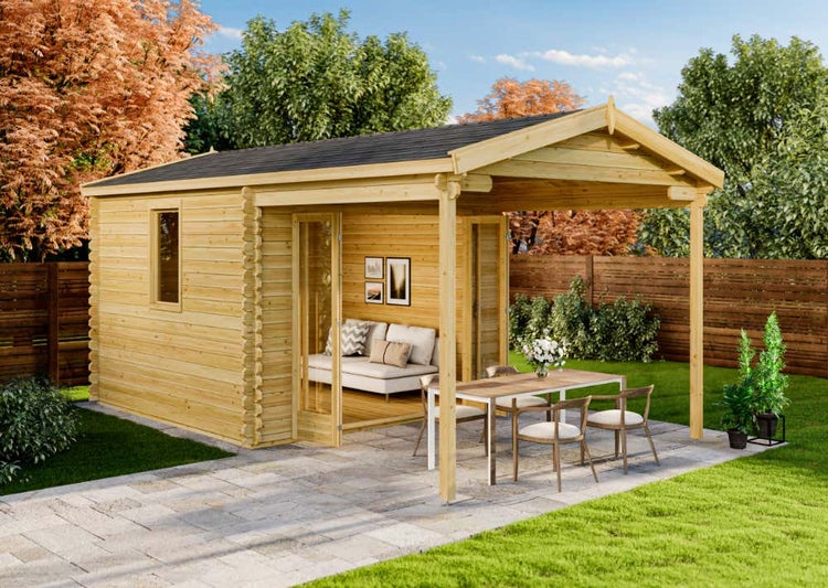 Gartenhaus aus Holz mit Satteldach, integrierter Terrasse, Glastüren und Außenbereich mit Sitzgruppe im Garten.