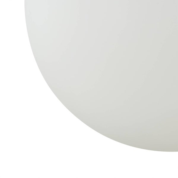 Detailaufnahme einer runden, glatten Oberfläche eines Lampenschirms aus Glas.