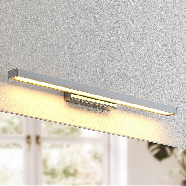 Lineare LED-Spiegelleuchte für das Badezimmer aus Metall.