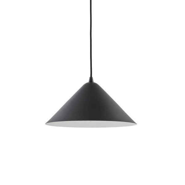 Pendelleuchte in konischer Form aus Metall in Schwarz mit weißer Innenseite.