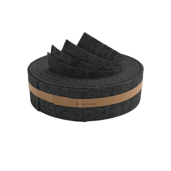 Rolle graues Dichtungsband aus Filz mit dem Symbol Wiederverwertbar