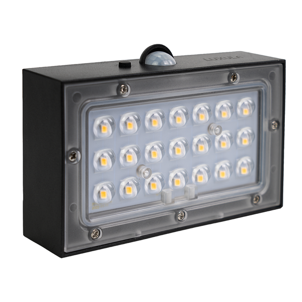 Rechteckige LED Außenwandleuchte in Schwarz mit Bewegungsmelder und transparenter Abdeckung für 21 Leuchtdioden.